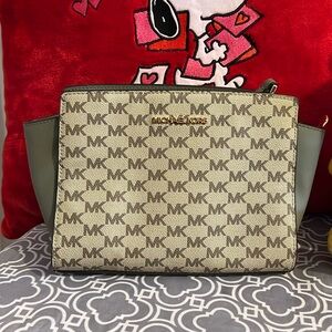 Micheal Kors Green Selma Medium Crossbody purse